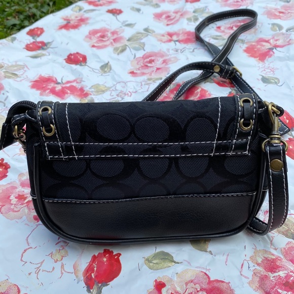 🗝Y2K Coach mini Bag! 🗝 - Picture 4 of 5